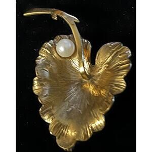 Vtg Wells 14K Gold Filled (GF) Maple Leaf Pin Carved with Pearl Leaves Brooch 🔥